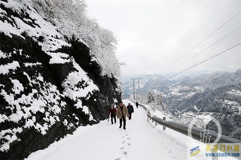重慶黔江：上班第一天進(jìn)雪山(圖3)