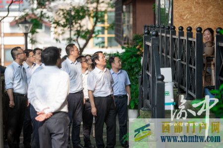 渝中區委書記趙世慶在調研重慶綠色金融大道建設時強調高...(圖2) 渝中區委書記趙世慶在調研重慶綠色金融大道建設時強調高...(圖2)