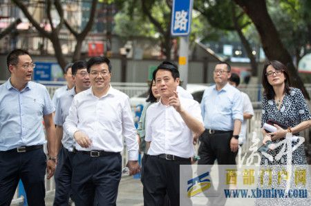 渝中區委書記趙世慶在調研重慶綠色金融大道建設時強調高...(圖1) 渝中區委書記趙世慶在調研重慶綠色金融大道建設時強調高...(圖1)