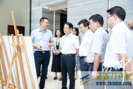 渝中區委書記趙世慶在調研重慶綠色金融大道建設時強調高...(圖3) 渝中區委書記趙世慶在調研重慶綠色金融大道建設時強調高...(圖3)