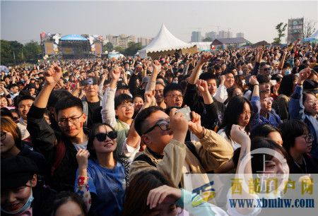 草莓音樂節今天熱力開幕!明天等你來接著嗨(圖2) 草莓音樂節今天熱力開幕!明天等你來接著嗨(圖2)