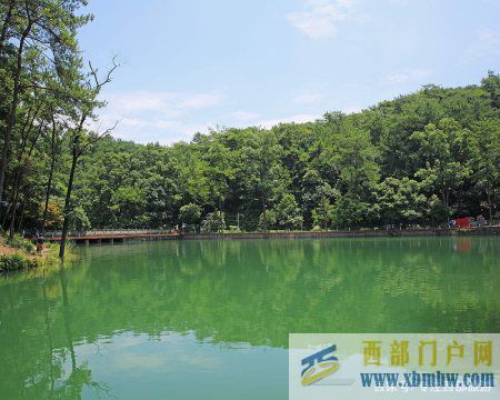 重慶北碚縉云山之半山美景——黛湖、玻璃棧道、白云觀、白...(圖2) 重慶北碚縉云山之半山美景——黛湖、玻璃棧道、白云觀、白...(圖2)