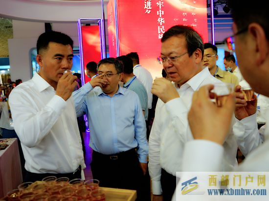 果洛展廳驚艷青洽會(圖1) 果洛展廳驚艷青洽會(圖1)