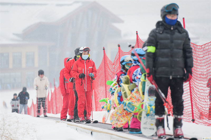 全民健身——烏蘭察布：暢享滑雪樂趣(圖1)