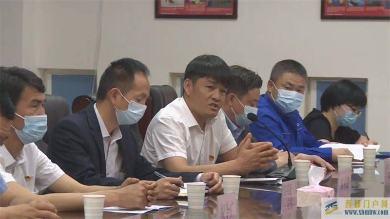 吐魯番市召開勞模座談會(圖2)