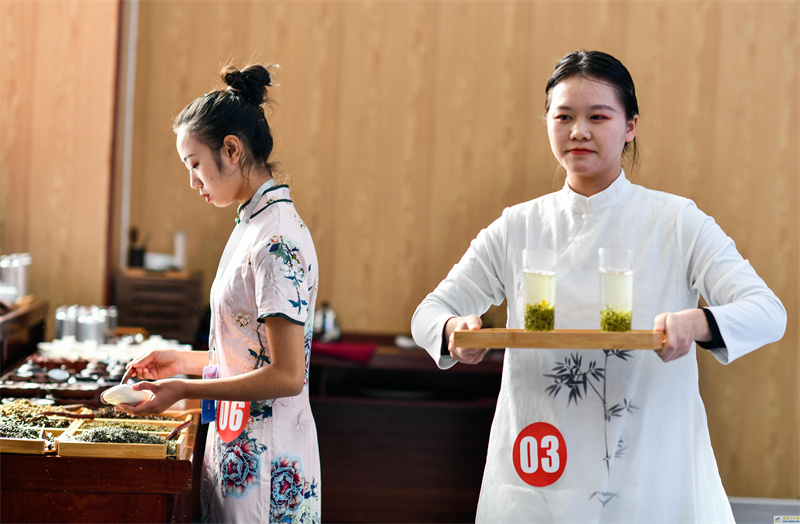 貴州黔南:職教師生賽技能(圖1) 貴州黔南:職教師生賽技能(圖1)