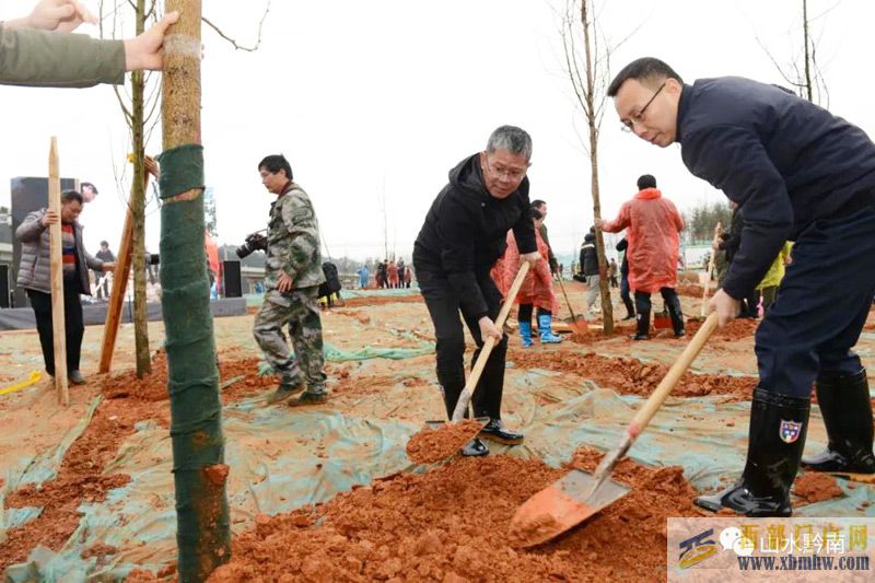 7800余名干部職工為黔南“添新綠”(圖1) 7800余名干部職工為黔南“添新綠”(圖1)