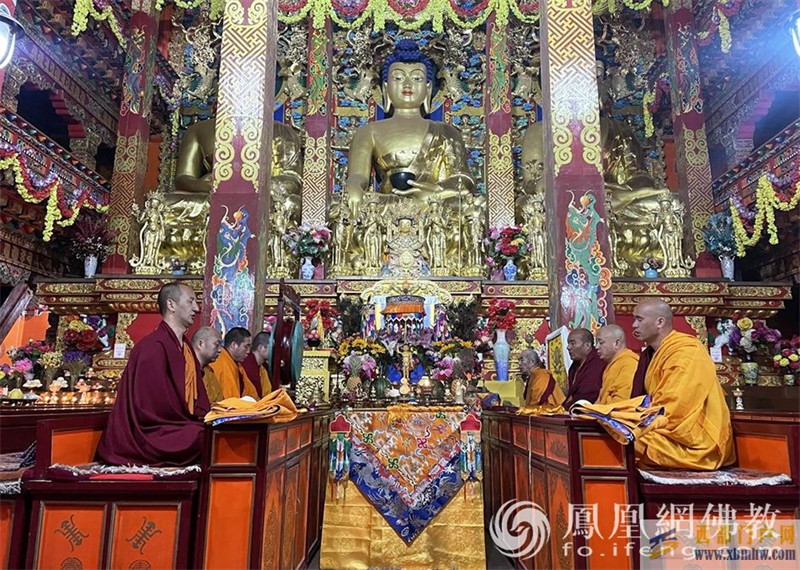 恭迎佛誕!西寧宏覺寺僧眾浴佛祈福(圖1) 恭迎佛誕!西寧宏覺寺僧眾浴佛祈福(圖1)