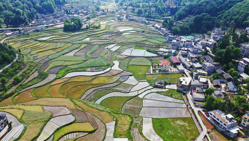 新華全媒+“水淹壩”治水——貴州布依山鄉治水興村見聞(圖1) 新華全媒+“水淹壩”治水——貴州布依山鄉治水興村見聞(圖1)