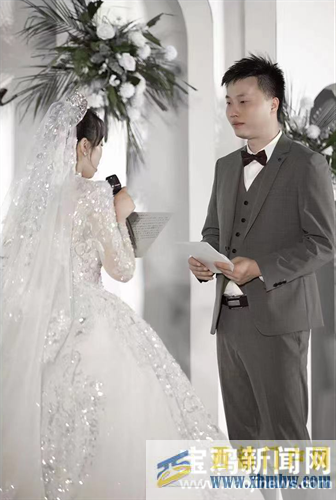 脫下婚禮服換上防護服寶雞醫生的無悔婚假(圖1) 脫下婚禮服換上防護服寶雞醫生的無悔婚假(圖1)