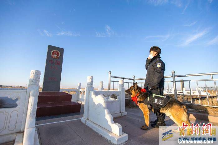 內(nèi)蒙古二連浩特為警犬舉行退役儀式(圖3)
