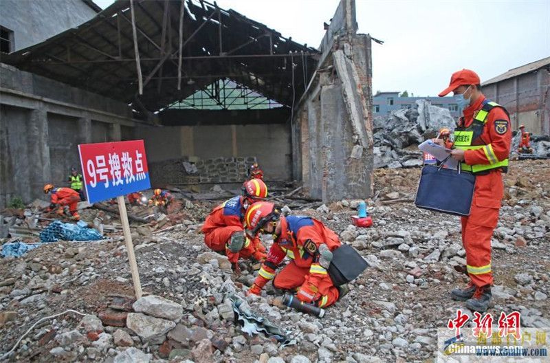 貴州安順消防開展地震救援實戰拉動演練(圖1) 貴州安順消防開展地震救援實戰拉動演練(圖1)