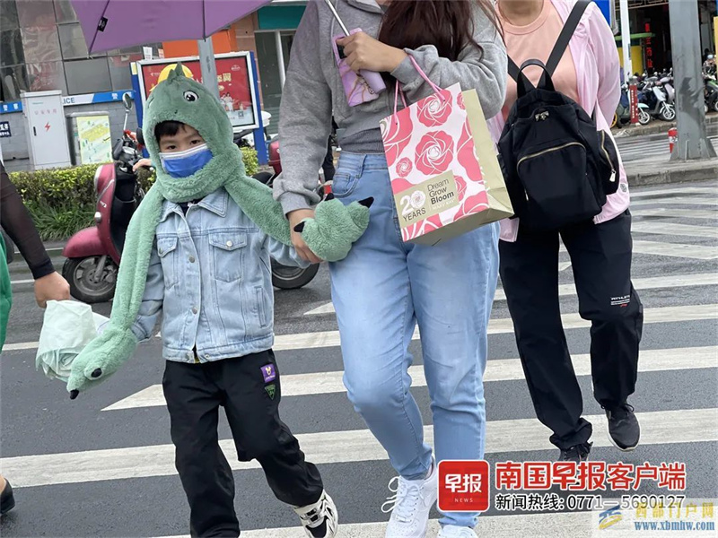 圍巾、厚衣返場!南寧現70年來最冷的五月!專家說……(圖1) 圍巾、厚衣返場!南寧現70年來最冷的五月!專家說……(圖1)