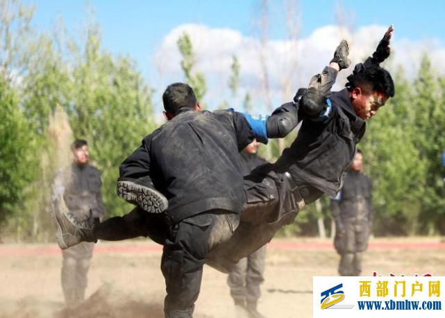 燃！來看西藏山南移民管理警察警務實戰演練現場(圖3)