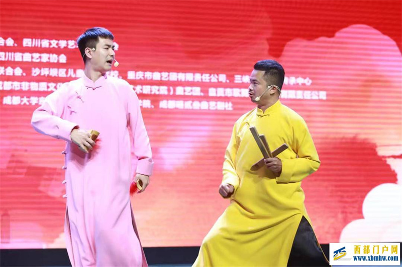 四川自貢曲藝節(jié)目首次入圍中國曲藝最高獎項(xiàng)牡丹獎竹板對打《表哥表弟》代表四川參賽(圖1) 四川自貢曲藝節(jié)目首次入圍中國曲藝最高獎項(xiàng)牡丹獎竹板對打《表哥表弟》代表四川參賽(圖1)