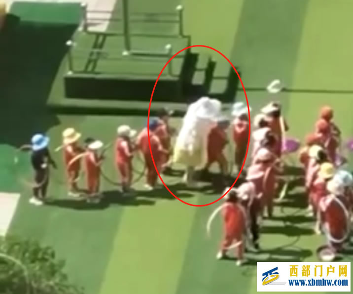 甘肅一幼兒園教師粗暴拉扯打罵幼童,最新通報:解聘涉事教師(圖1) 甘肅一幼兒園教師粗暴拉扯打罵幼童,最新通報:解聘涉事教師(圖1)