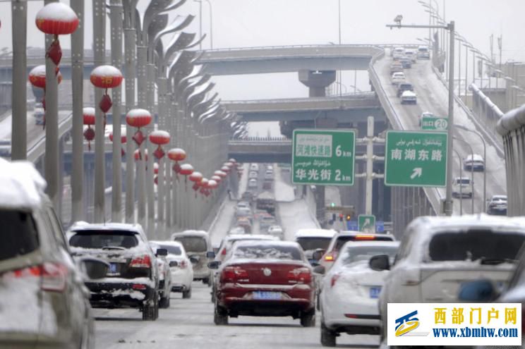 新疆塔城:2025年20%新車應為新能源車(圖1) 新疆塔城:2025年20%新車應為新能源車(圖1)