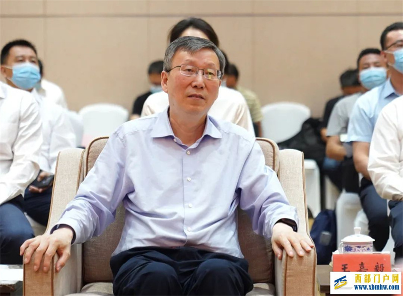 寧夏寶豐集團、寧夏燕寶慈善基金會向酒泉市捐資助學簽約儀式在蘭州舉行(圖1)