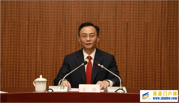 彭水縣委書記石強主持召開十五屆彭水縣委常委會第一次會議(圖1) 彭水縣委書記石強主持召開十五屆彭水縣委常委會第一次會議(圖1)