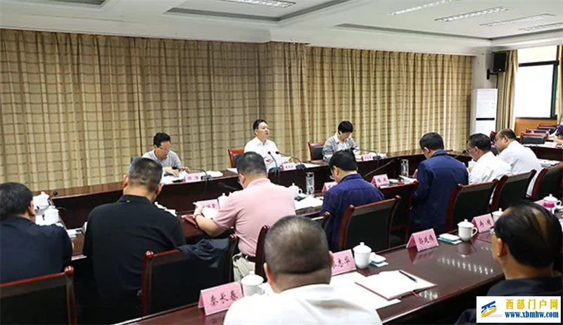 彭水縣委書記錢建超主持召開彭水縣委理論學習中心組(擴大)專題學習會議:統一思想凝聚力量推動彭水經濟社會高質量發展(圖1) 彭水縣委書記錢建超主持召開彭水縣委理論學習中心組(擴大)專題學習會議:統一思想凝聚力量推動彭水經濟社會高質量發展(圖1)