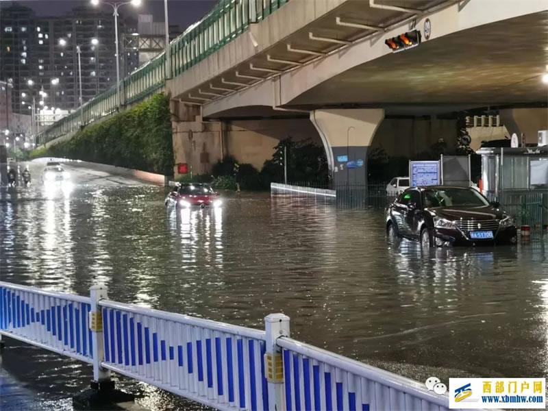 今晚南寧市區暴雨來襲電閃雷鳴,未來一周,這些地方還將有強降雨(圖1) 今晚南寧市區暴雨來襲電閃雷鳴,未來一周,這些地方還將有強降雨(圖1)