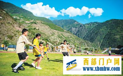 臺胞探訪昔日“極貧之地”感受怒江之變(圖1) 臺胞探訪昔日“極貧之地”感受怒江之變(圖1)