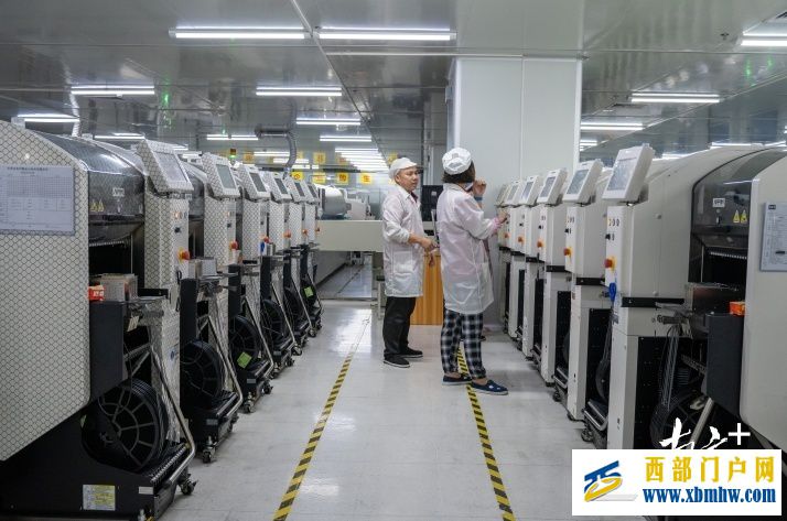 “真金白銀”向企業(yè)讓利,政策性銀行商業(yè)銀行這樣“接力跑”|船說廣東(圖1) “真金白銀”向企業(yè)讓利,政策性銀行商業(yè)銀行這樣“接力跑”|船說廣東(圖1)
