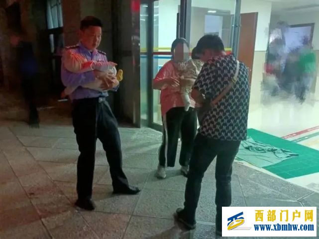 爭分奪秒！麗江一小孩深夜突發(fā)急癥，危急時刻……(圖1)
