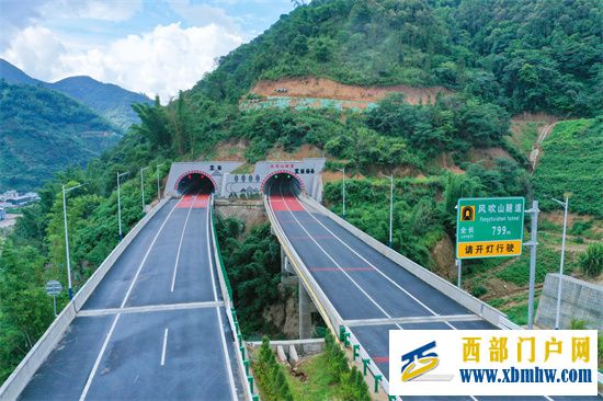 云南省云縣至臨滄高速公路螞蟻堆至臨滄段建設回眸(圖1) 云南省云縣至臨滄高速公路螞蟻堆至臨滄段建設回眸(圖1)