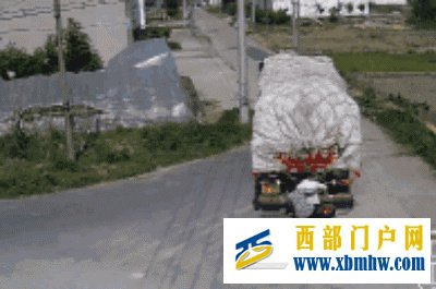 悲劇!中衛市區一大貨車右轉未讓行致一電動車駕駛人當場死亡!(圖13)