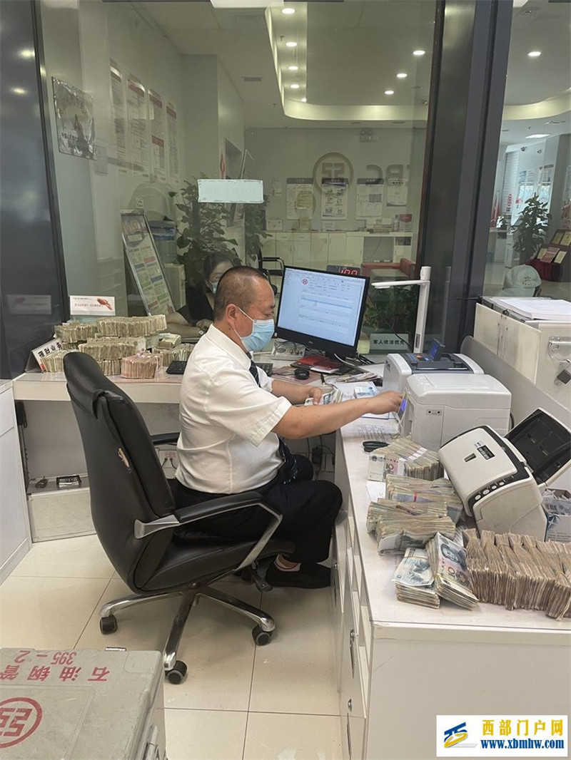 工行寶雞分行零錢兌換解難題優質服務獲點贊(圖1) 工行寶雞分行零錢兌換解難題優質服務獲點贊(圖1)