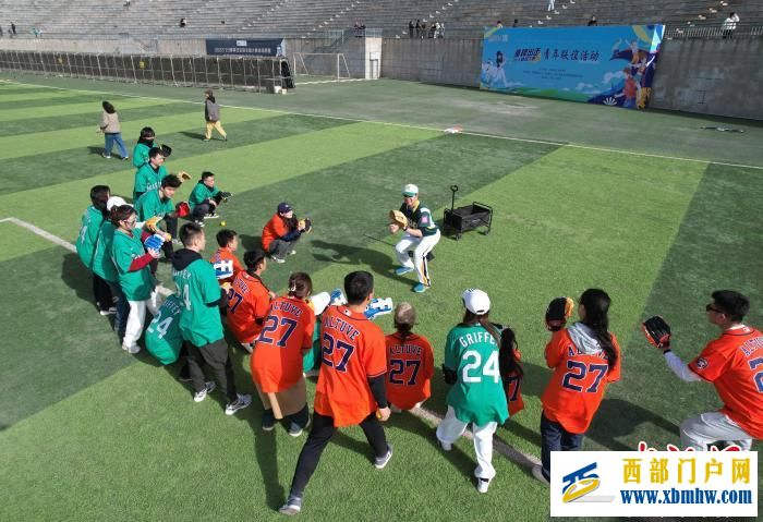 寧夏銀川:青年體驗棒球運動(圖7) 寧夏銀川:青年體驗棒球運動(圖7)