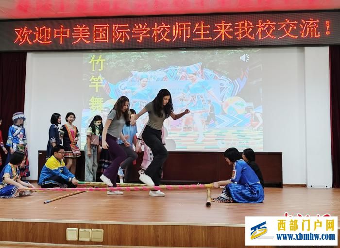 唱山歌跳竹竿舞 美國學生桂林體驗壯族民俗文化(圖2) 唱山歌跳竹竿舞 美國學生桂林體驗壯族民俗文化(圖2)