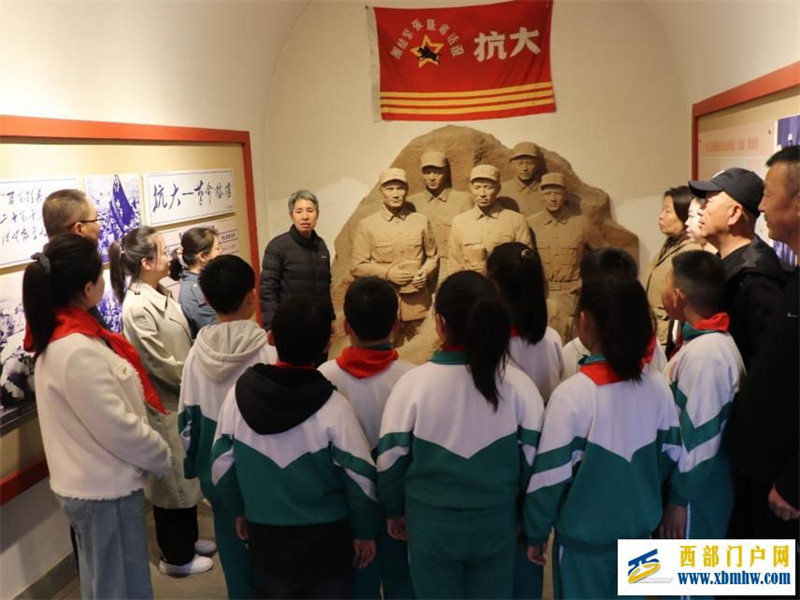 陜西師生開展2024年清明節(jié)活動(dòng)(圖12) f85639b3a6d124cab340ee76e2a163eb_14-43-53-79-1.jpg