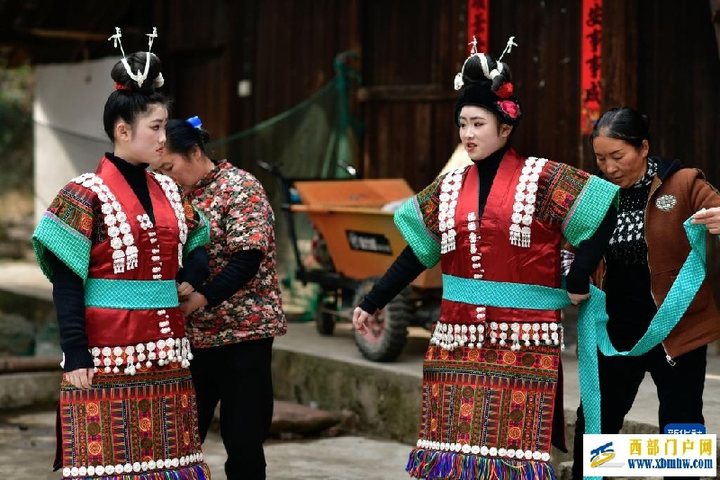 兩對苗族雙胞胎姐妹共赴“甘囊香”(圖12)